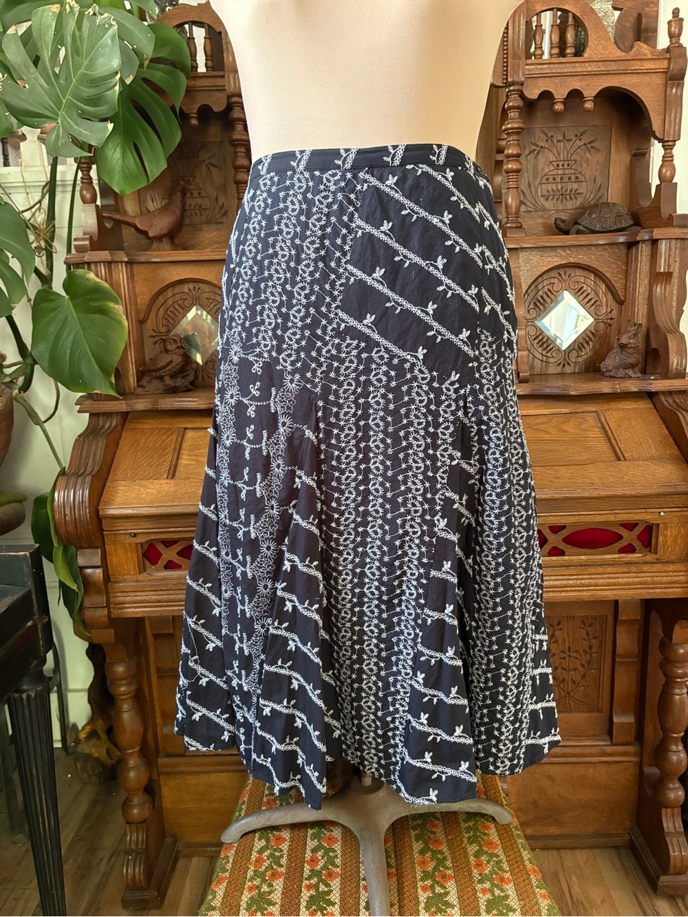 JM Collection Black and White Embroidered Skirt